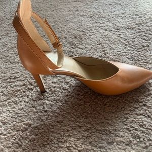 Franco Sarto closed toe heels with Velcro ankle strap. Brown leather.